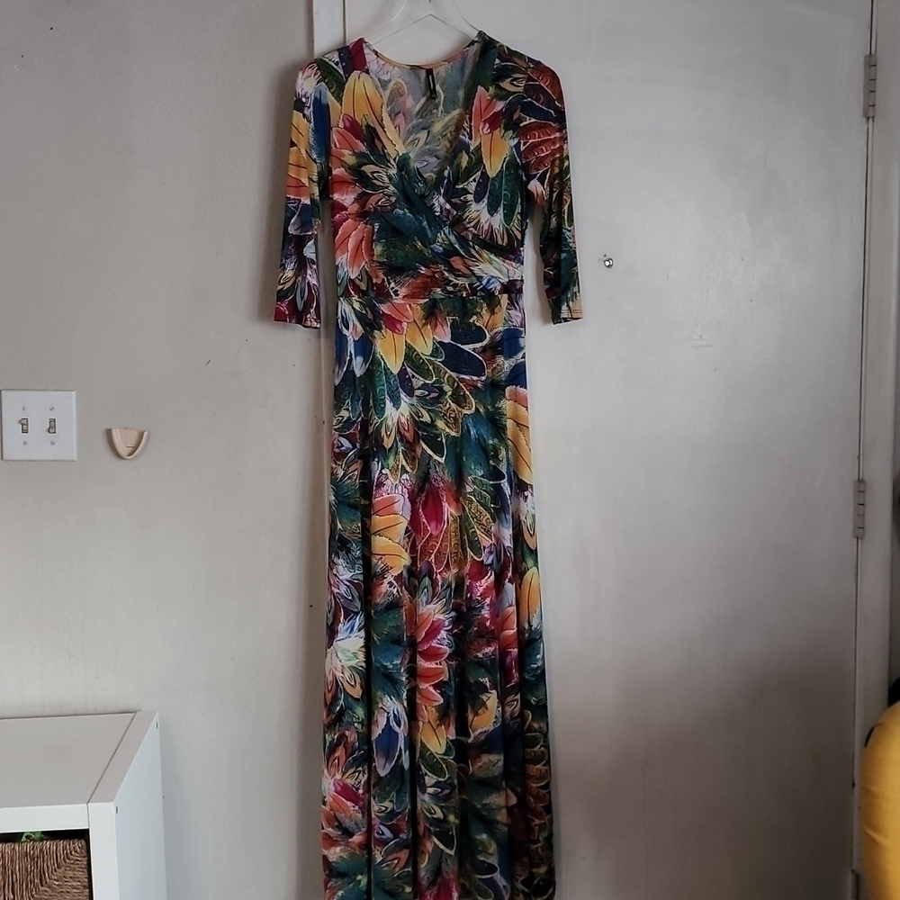 NWOT Floral Island Inspired Dress